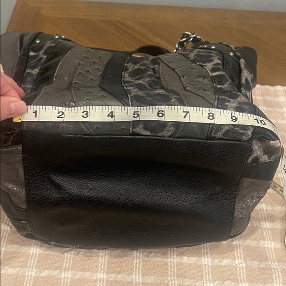 Carlos by Carlos Santana Red and Black Shoulder Bag - Picture 16 of 16